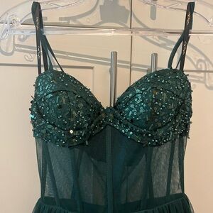 STUNNING NWOT emerald green embellished bustier gown